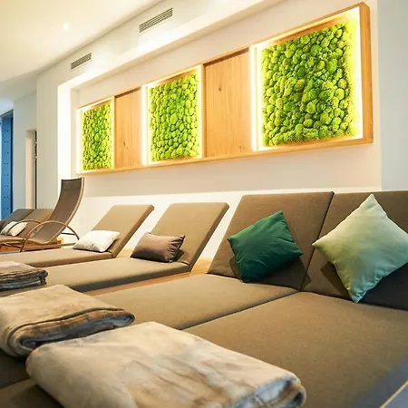 Schloss Doettingen Szálloda 4*